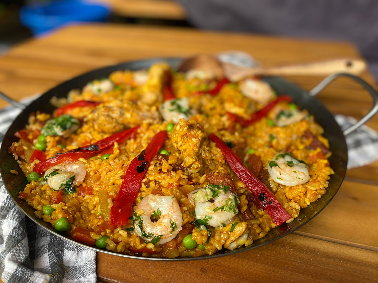 Paella-met-chorizo,-kip-en-gamba's Paella-met-chorizo,-kip-en-gamba's