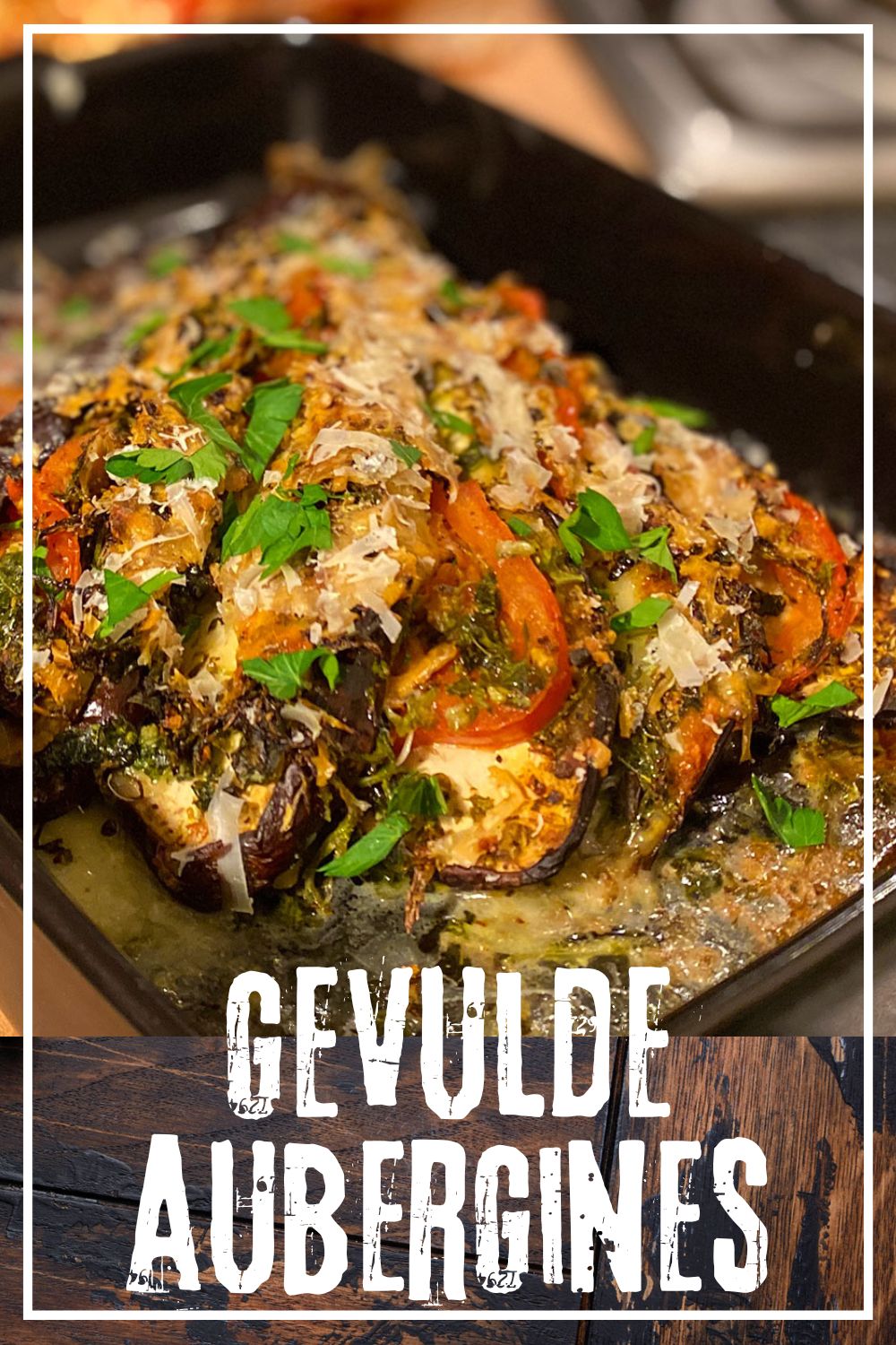 Vegetarische Italiaans gevulde aubergines met parmenzaanse kaas