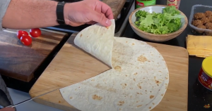 Tortilla wrap doorsnijden