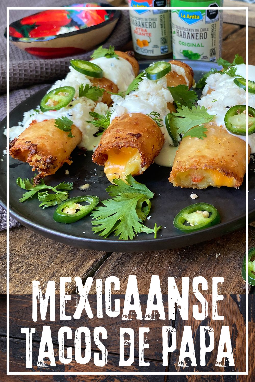 Tacos de papa. Mexicaans gevulde tortilla rolletjes.